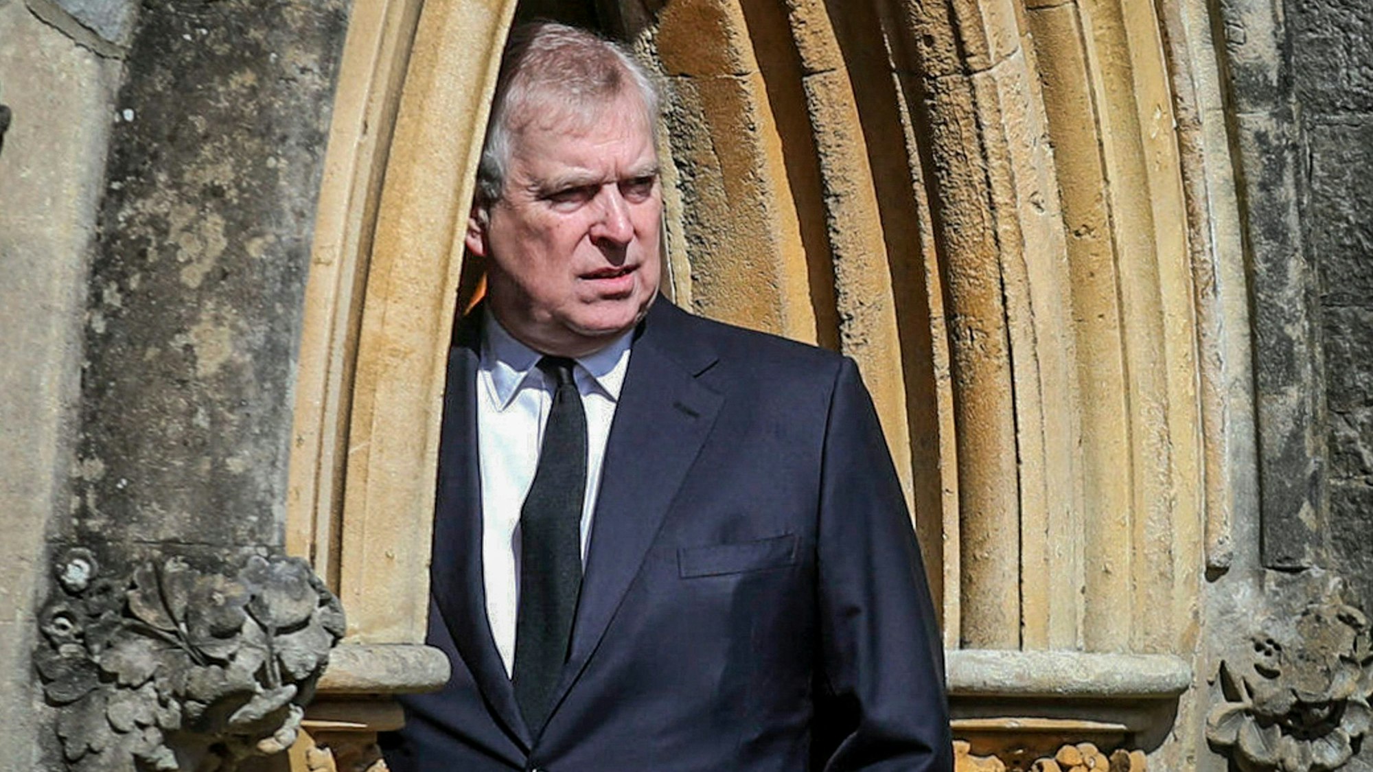 Der britische Prinz Andrew, Herzog von York, erscheint in der königlichen Kapelle in Windsor nach der  Bekanntgabe des Todes seines Vaters.
