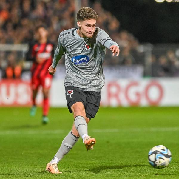 Donny Bogicevic Viktoria Koeln, 08 kommt frei zu Schuss. FC Viktoria Koeln vs. Eintracht Frankfurt, Fussball, DFB-Pokal, 2. Hauptrunde, Saison 2023/2024, 01.11.2023 DFB/DFL Regulations prohibit any use of Photographs as image sequences and/or quasi-video FC Viktoria Koeln vs. Eintracht Frankfurt, Fussball, DFB-Pokal, 2. Hauptrunde, Saison 2023/2024, 01.11.2023 Koeln *** Donny Bogicevic Viktoria Koeln, 08 comes free to shoot FC Viktoria Koeln vs Eintracht Frankfurt, Football, DFB Pokal, 2 Hauptrunde, Saison 2023 2024, 01 11 2023 DFB DFL Regulations prohibit any use of Photographs as image sequences and or quasi video FC Viktoria Koeln vs Eintracht Frankfurt, Football, DFB Pokal, 2 Hauptrunde, Saison 2023 2024, 01 11 2023 Koeln Copyright: xEibner-Pressefoto/ThomasxHaeslerx EP_THR