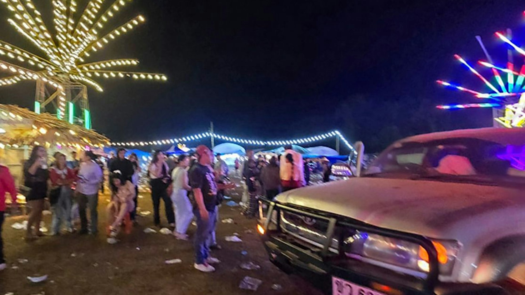 HANDOUT - 13.12.2024, Thailand, Tak: Dieses von Umphang Rescue zur Verfügung gestellte Foto zeigt die Stelle, an der ein Sprengsatz während eines jährlichen Festes in Umphang in der thailändischen Provinz Tak explodiert ist. Foto: Uncredited/Umphang Rescue/AP/dpa - ACHTUNG: Nur zur redaktionellen Verwendung bis zum 28.12.2024 und nur mit vollständiger Nennung des vorstehenden Credits +++ dpa-Bildfunk +++