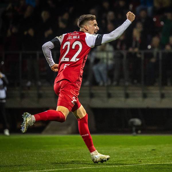 3. Liga: FC Viktoria Köln - VfB Stuttgart II, 01.11.2024 Jubel zum 1:0 durch Said El Mala FC Viktoria Köln, 22 Köln, 1.11.2024, 13. Spieltag der 3. Fußball-Liga, FC Viktoria Köln - VfB Stuttgart II im Sportpark Hoehenberg in Köln. Die DFL-Bestimmungen verbieten die Verwendung von Fotografien als Bildsequenzen und / oder Quasi-Videos. *** 3 Liga FC Viktoria Köln VfB Stuttgart II, 01 11 2024 Cheers for 1 0 by Said El Mala FC Viktoria Köln, 22 Cologne, 1 11 2024, 13 matchday of the 3 Football League, FC Viktoria Köln VfB Stuttgart II at the Hoehenberg Sports Park in Cologne The DFL regulations prohibit the use of photographs as image sequences and or quasi videos Copyright: xBEAUTIFULxSPORTS/LeahxKohringx
