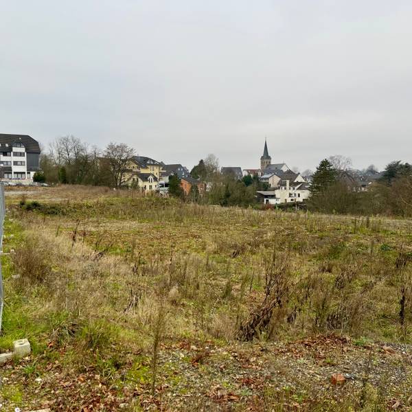 Ein leeres Baugrundstück in Burscheid