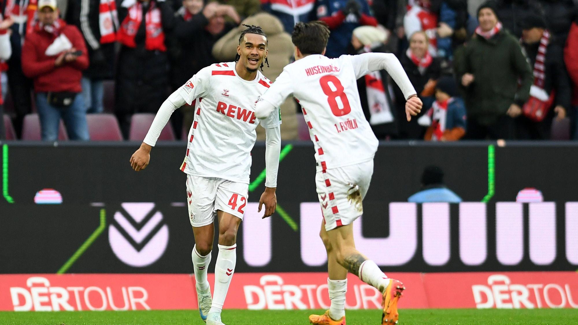 Torjubel: Vorbereiter Damion Downs (l.) und Schütze Denis Huseinbasic feiern das 3:0 für den 1. FC Köln.