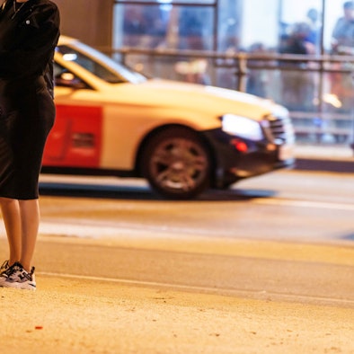 Durch vergünstigte Taxifahrten soll eine sichere Heimfahrt für Frauen zugänglicher werden.