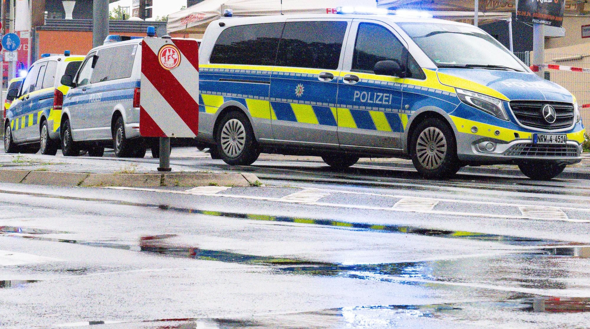 Einsatzfahrzeuge der Polizei in Bonn. (Symbolfoto)