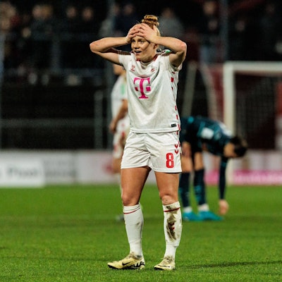 Google Pixel Frauen-Bundesliga: 1. FC Köln - RB Leipzig 16.12.2024 Laura Vogt 1. FC Köln, 8 schlägt fassungslos die Hände über dem Kopf zusammen Google Pixel Frauen-Bundesliga: 1. FC Köln - RB Leipzig, Köln, Franz-Kremer-Stadion am 16.12.2024 DFB REGULATIONS PROHIBIT ANY USE OF PHOTOGRAPHS AS IMAGE SEQUENCES AND/OR QUASI-VIDEO. *** Google Pixel Frauen Bundesliga 1 FC Köln RB Leipzig 16 12 2024 Laura Vogt 1 FC Köln, 8 beats her hands over her head in bewilderment Google Pixel Frauen Bundesliga 1 FC Köln RB Leipzig, Köln, Franz Kremer Stadion am 16 12 2024 DFB REGULATIONS PROHIBIT ANY USE OF PHOTOGRAPHS AS IMAGE SEQUENCES AND OR QUASI VIDEO Copyright: xBEAUTIFULxSPORTS/Wunderlx