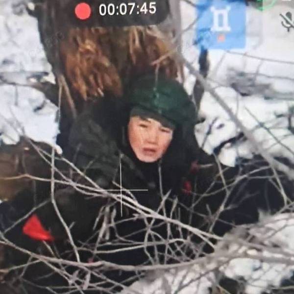 Eine vom ukrainischen Präsidenten Wolodymyr Selenskyj veröffentlichte Aufnahme soll einen nordkoreanischen Soldaten in der russischen Region Kursk zeigen.