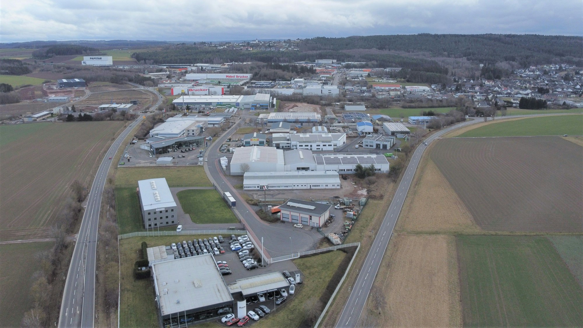Blick auf das Gewerbegebiet Kall aus der Vogelperspektive.