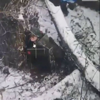 Eine vom ukrainischen Präsidialamt veröffentlichte Aufnahme soll einen nordkoreanischen Soldaten in der Grenzregion Kursk zeigen. (Archivbild)