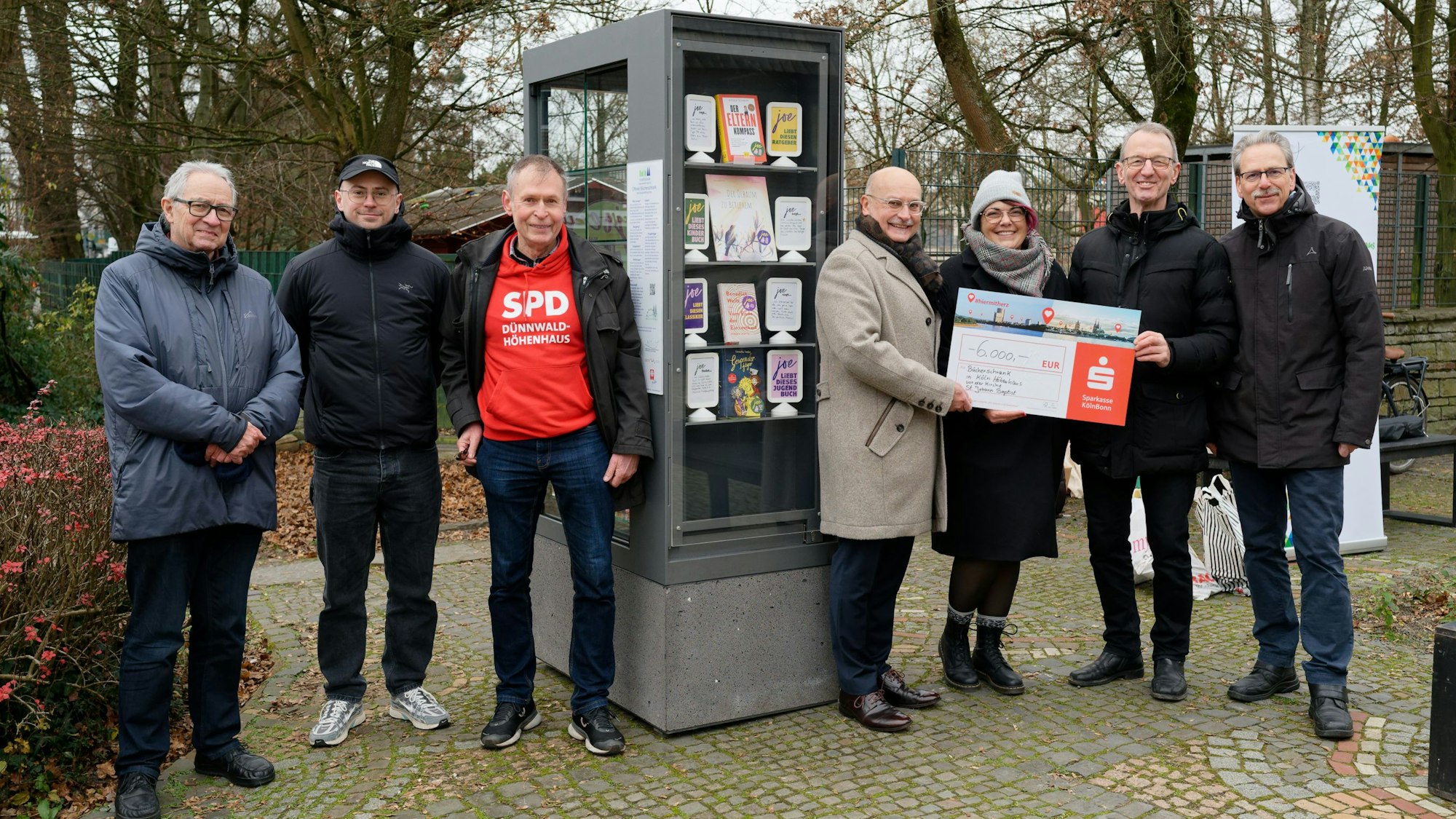 Bücherschrank „Joe“ wurde am 13. Dezember in Köln-Höhenhaus aufgestellt.