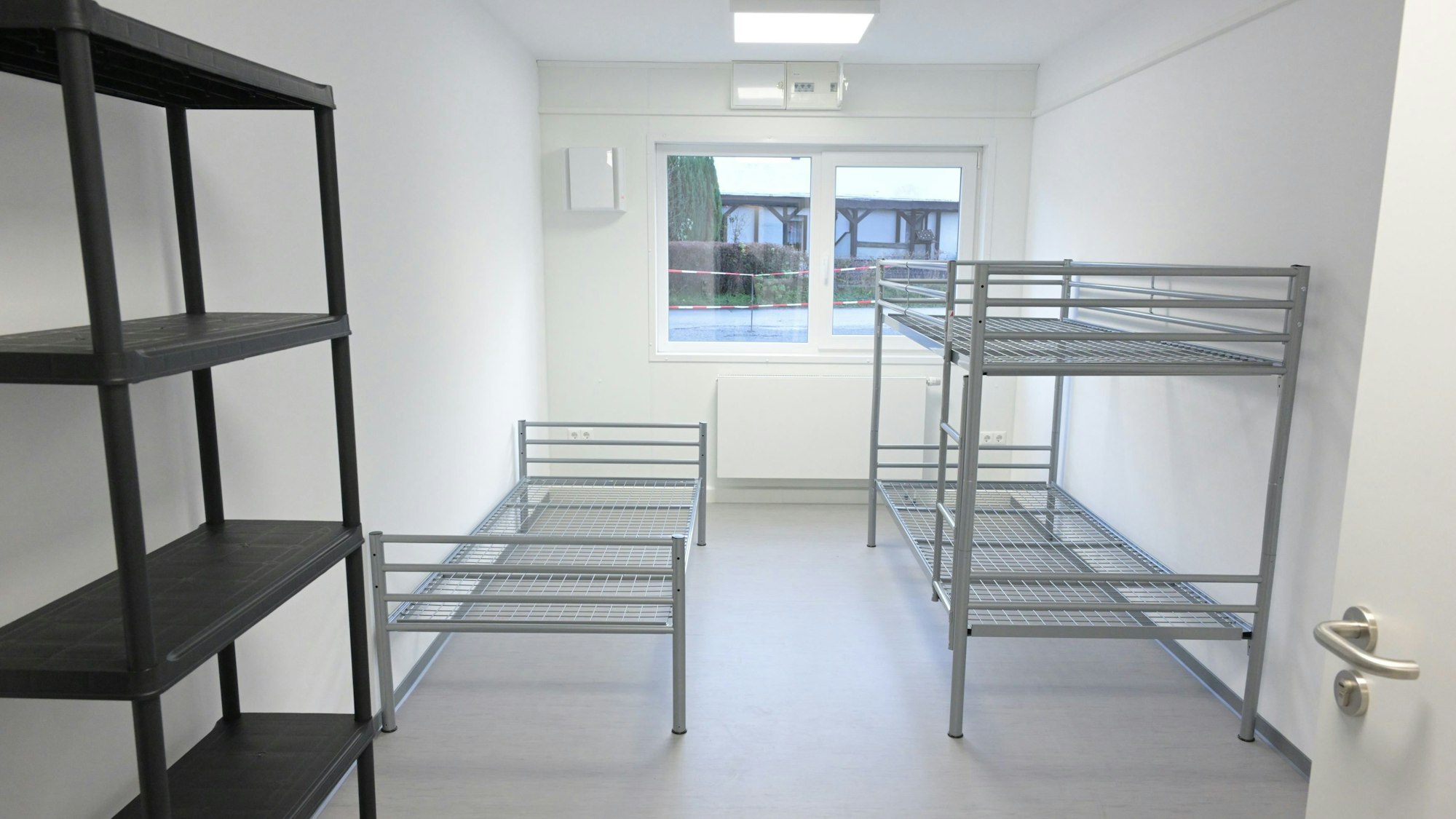 Die Möblierung der Unterkünfte für Geflüchtete am Kammerbroich läuft. Es sollen bis zu vier Personen pro Schlafraum unterkommen.