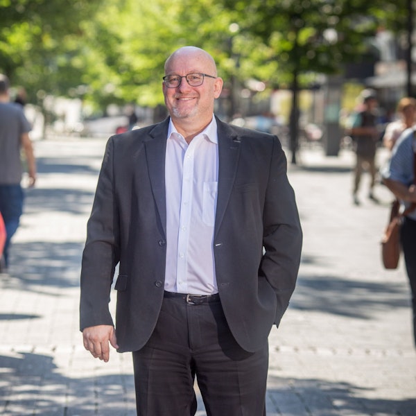 Foto eines Politikers in der Innenstadt von Bergneustadt