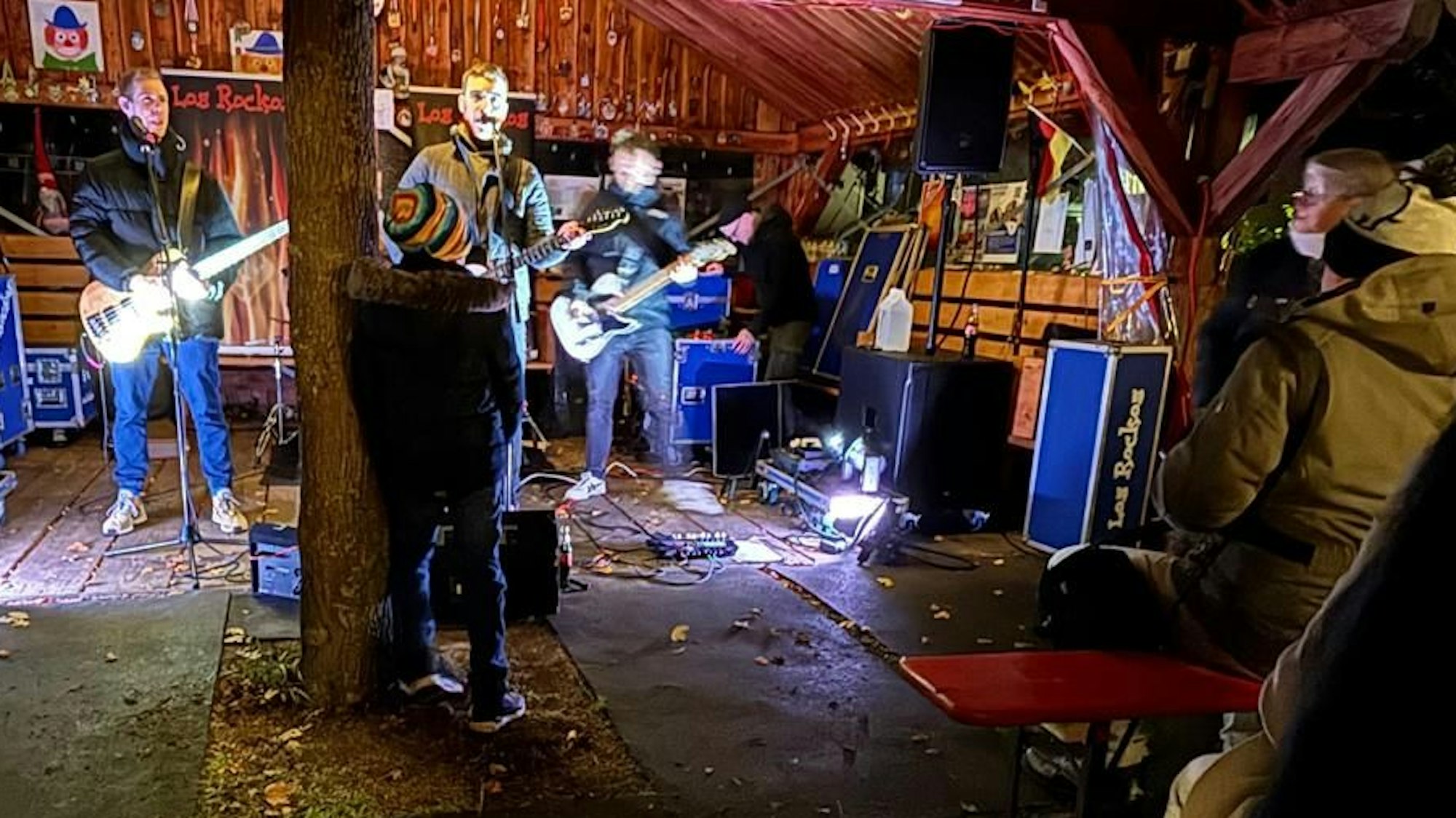 Live-Musik für den guten Zweck: Die Bands „Los Rockos“ und „Sons of M“ spielten und die Sammelbüchse wurde voll.