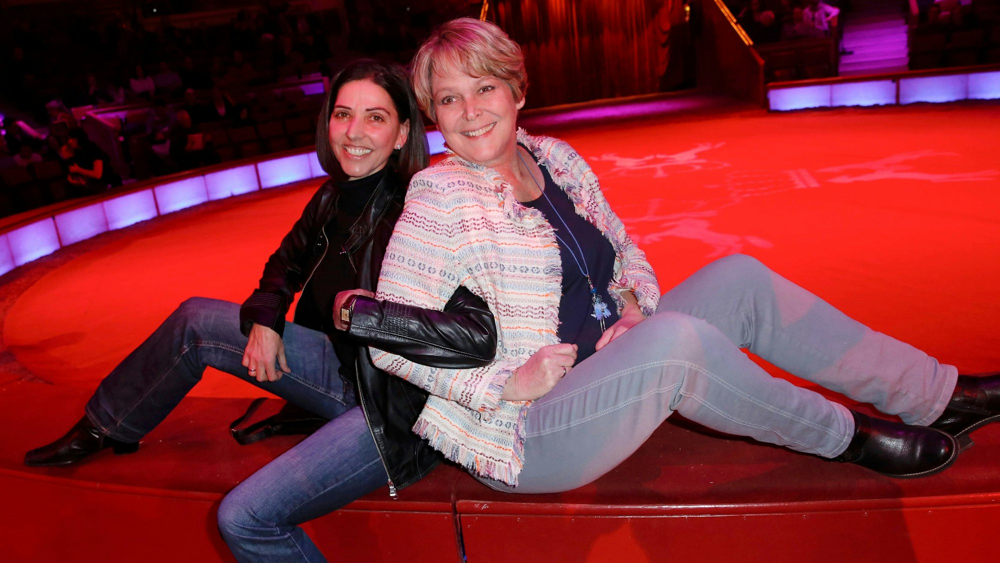 Ramona Leiß mit ihrer Ehefrau bei einem Auftritt.