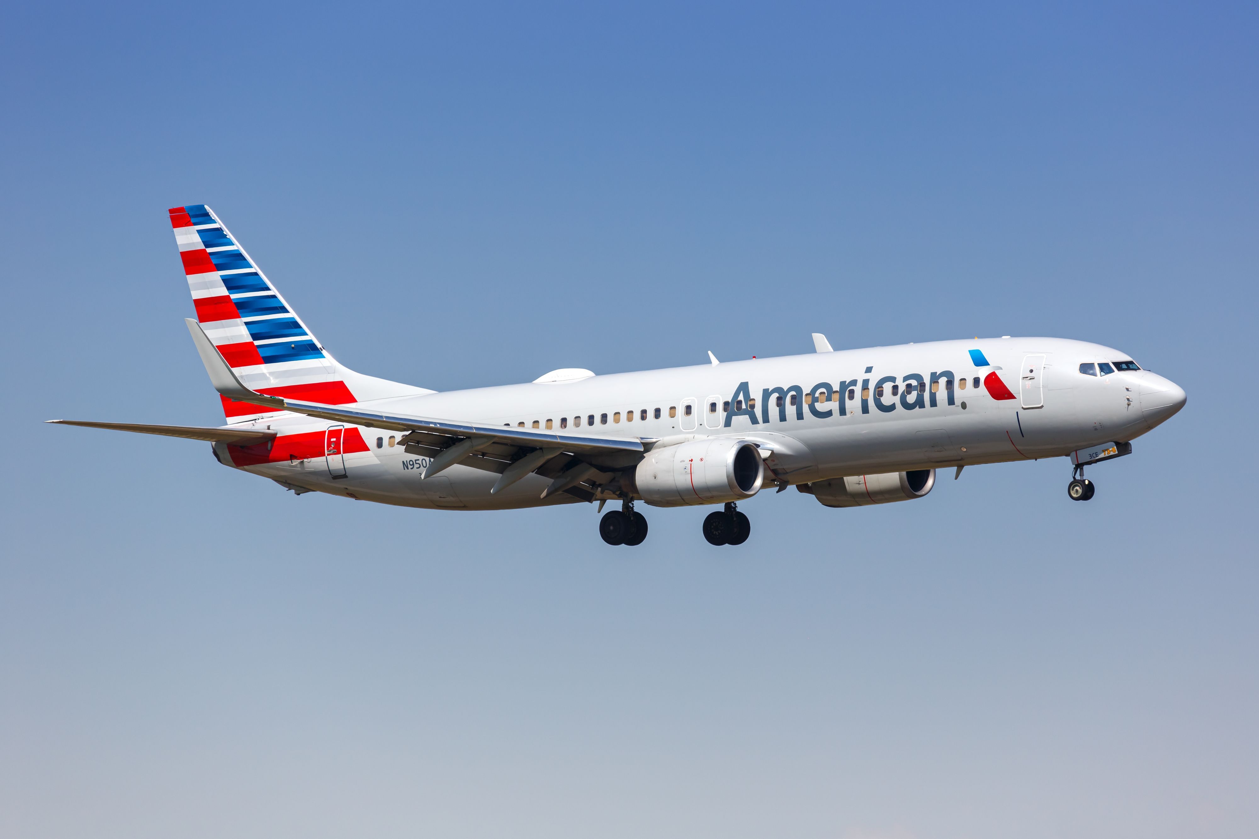 Eine Boeing 737 von American Airlines in der Luft.