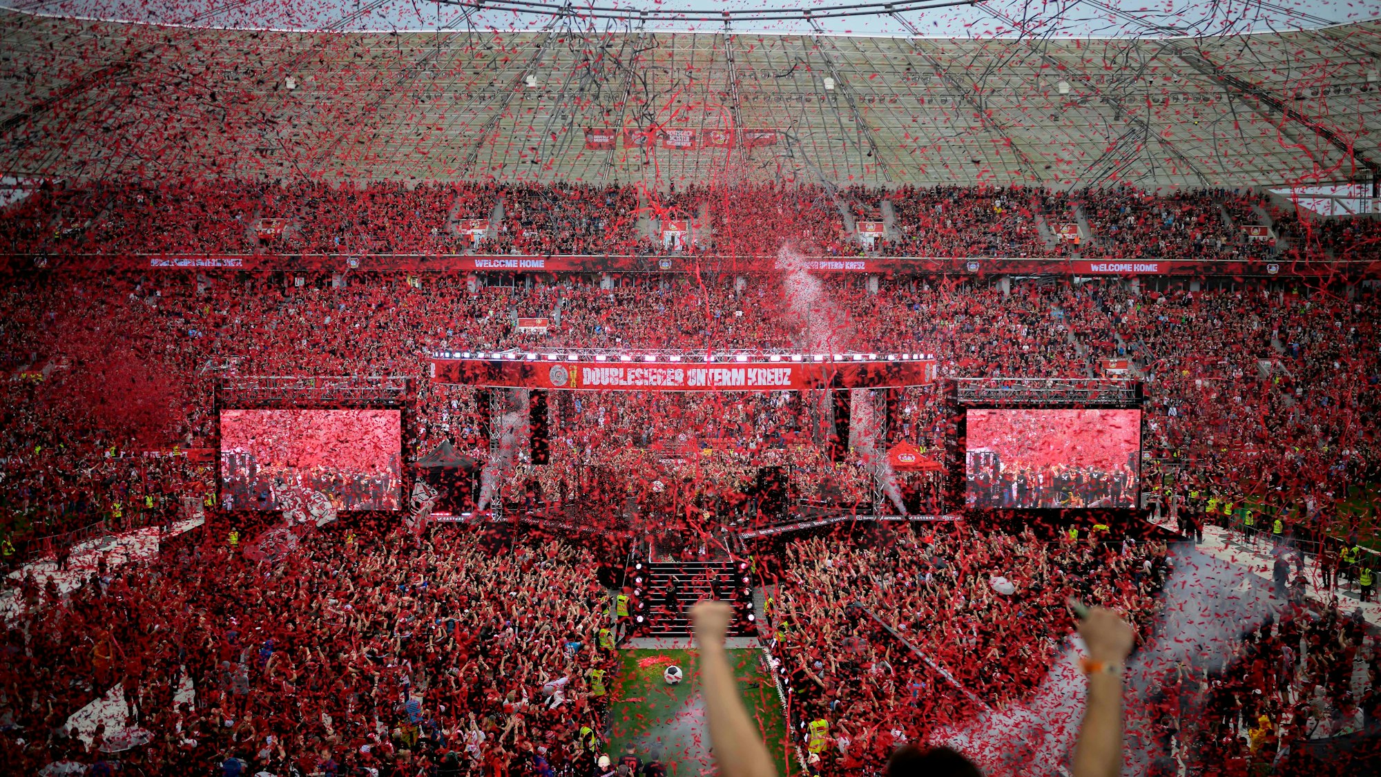 So feierte Fußball-Bundesligist Bayer 04 das erste Double der Vereinsgeschichte im vergangenen Jahr.