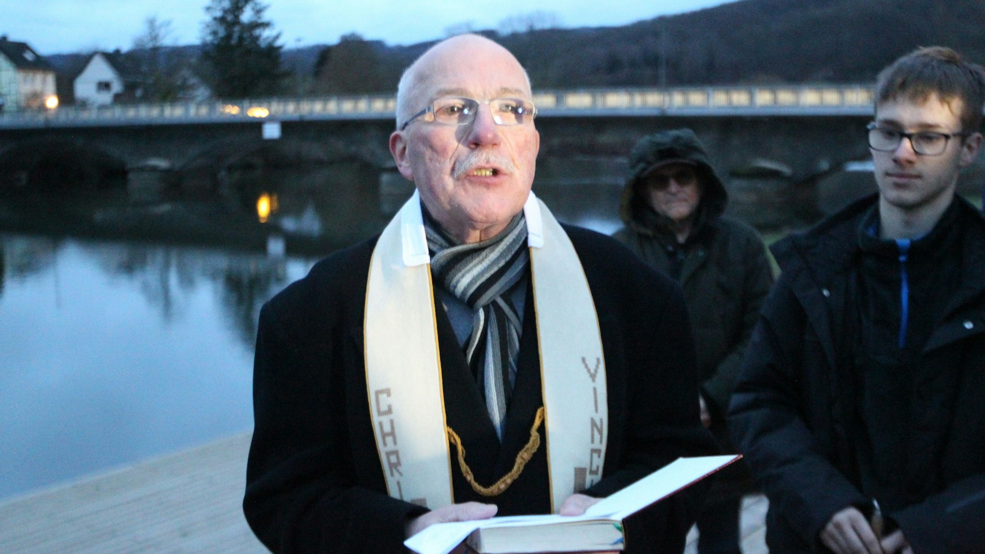 Pfarrer Ulrich Oligschläger kam zur Segnung.