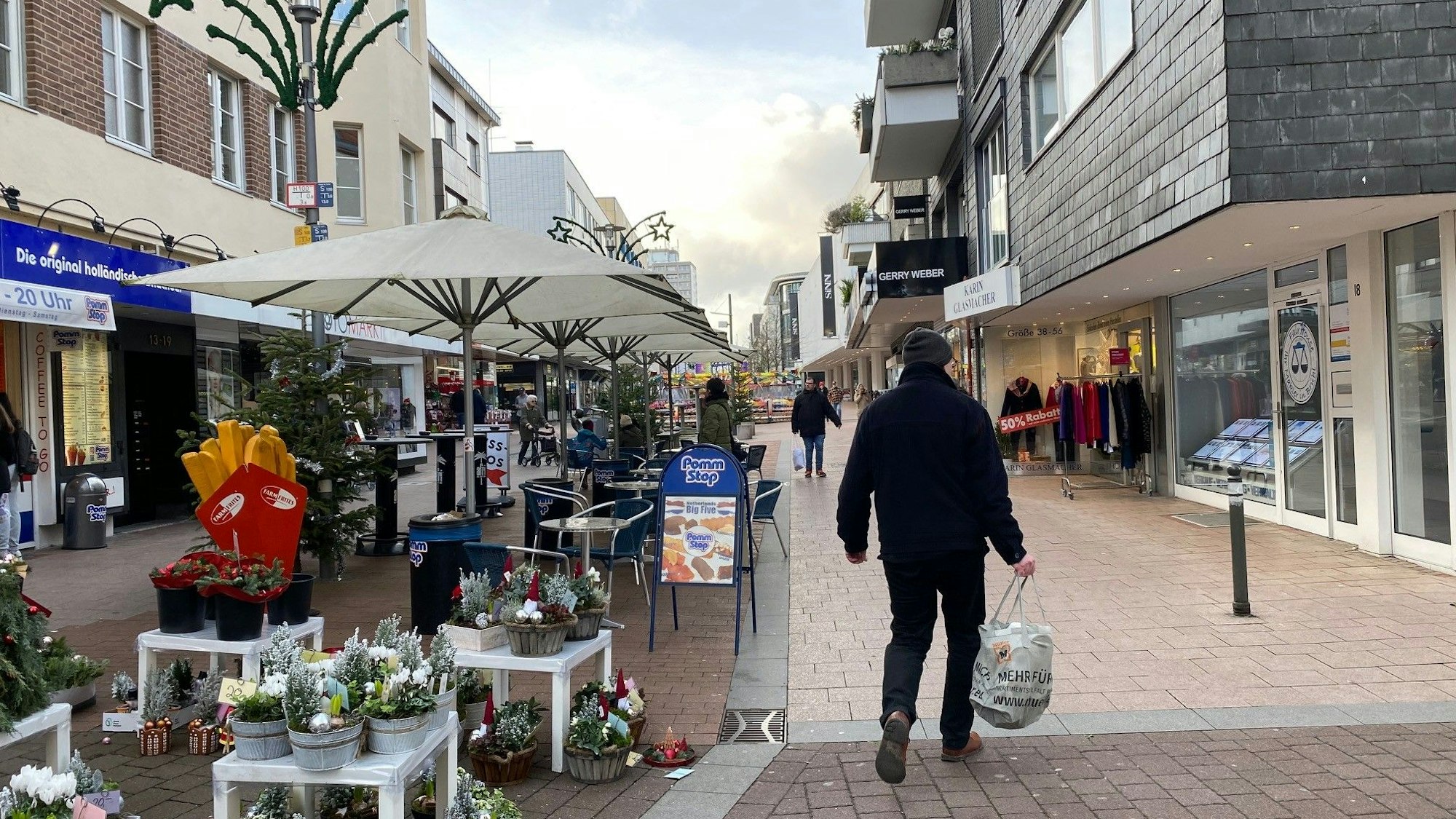 Zu sehen ist die Brühler Fußgängerzone.