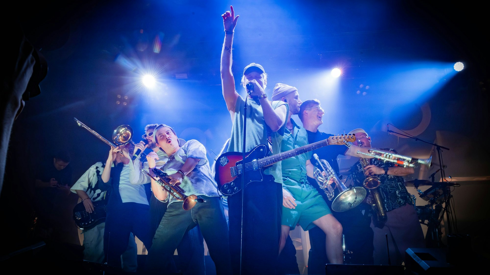 Auch Sänger Jojo Berger (Mitte) war während des Konzerts sichtlich gerührt.