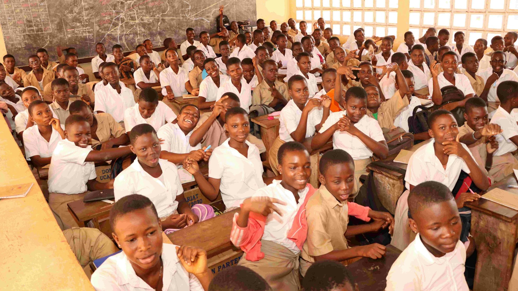Extrem große Klassen sind an Schulen in Togo Normalität.
