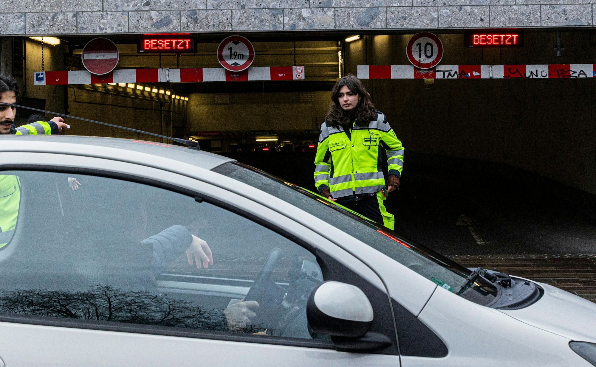Samstagsnachmittags im Kölner Adventsverkehr.