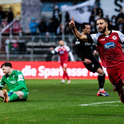 3. Liga: Viktoria Köln - SV Sandhausen 21.12.2024 Jubel zum 1:0 durch Serhat Semih Güler Viktoria Köln, 30 3. Liga: Viktoria Köln - SV Sandhausen, Köln, Sportpark Höhenberg am 21.12.2024 DFB REGULATIONS PROHIBIT ANY USE OF PHOTOGRAPHS AS IMAGE SEQUENCES AND/OR QUASI-VIDEO. *** 3 Liga Viktoria Köln SV Sandhausen 21 12 2024 Cheers for 1 0 by Serhat Semih Güler Viktoria Köln, 30 3 Liga Viktoria Köln SV Sandhausen, Köln, Sportpark Höhenberg on 21 12 2024 DFB REGULATIONS PROHIBIT ANY USE OF PHOTOGRAPHS AS IMAGE SEQUENCES AND OR QUASI VIDEO Copyright: xBEAUTIFULxSPORTS/Wunderlx