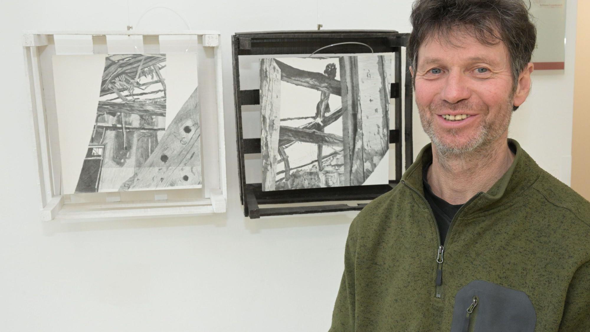 Das Foto zeigt Bildhauer Dirk Müller