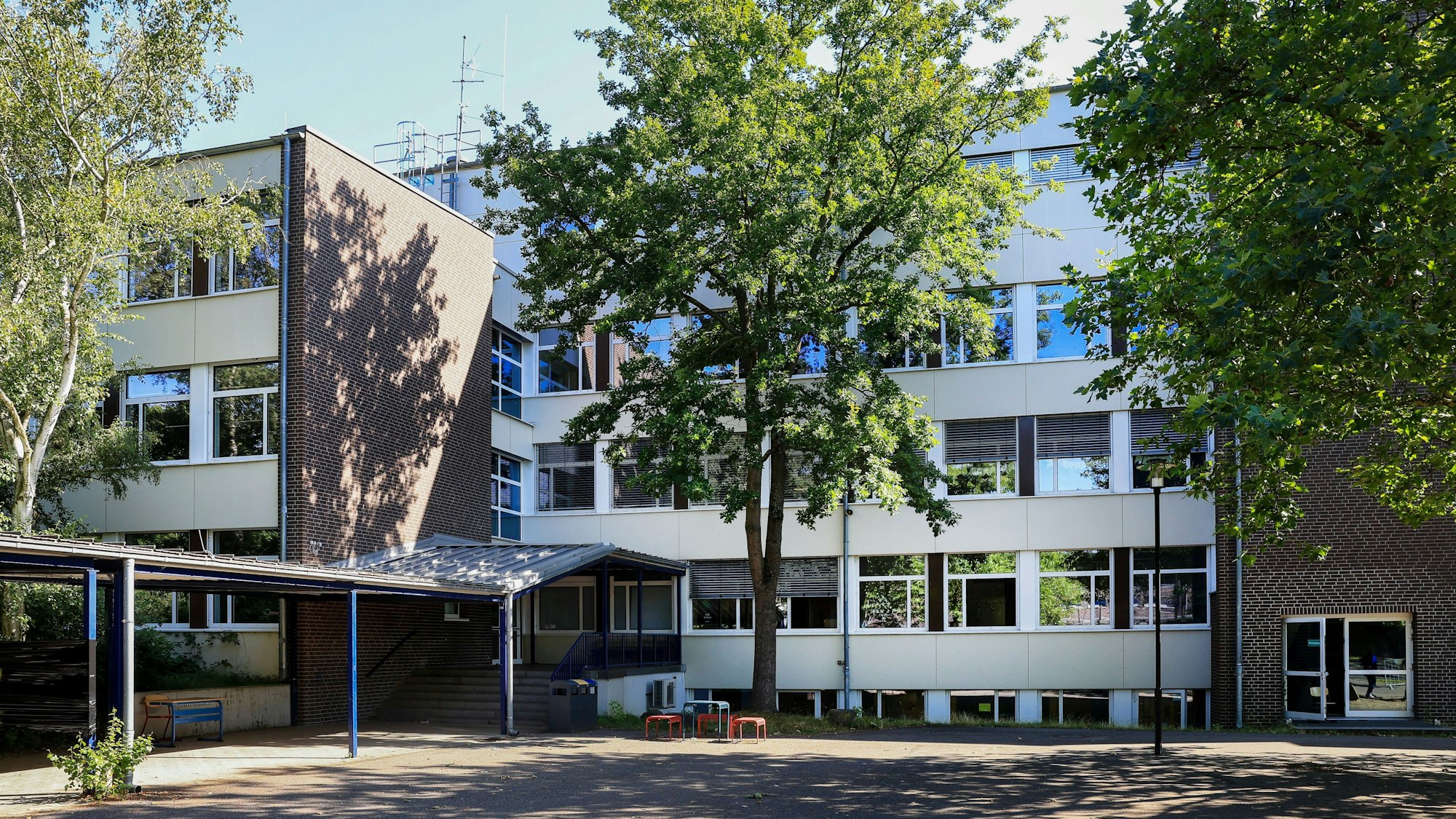 Im Bild die Henry-Ford-Realschule in Chorweiler.