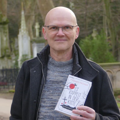 Thomas Krüger hat sich für seinen Krimi intensiv mit dem Melatenfriedhof beschäftigt.