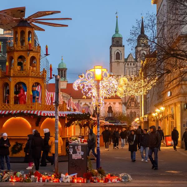 Nachdem ein Autofahrer am Freitagabend in eine Menschengruppe gefahren war, bleiben der Magdeburger Weihnachtsmarkt geschlossen.