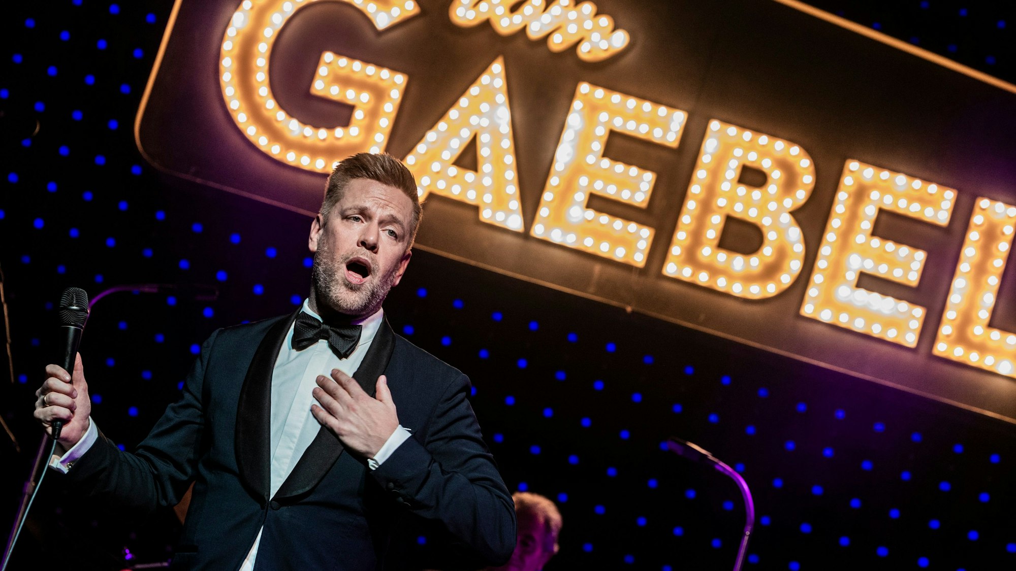 Tom Gaebel im Tanzbrunnen