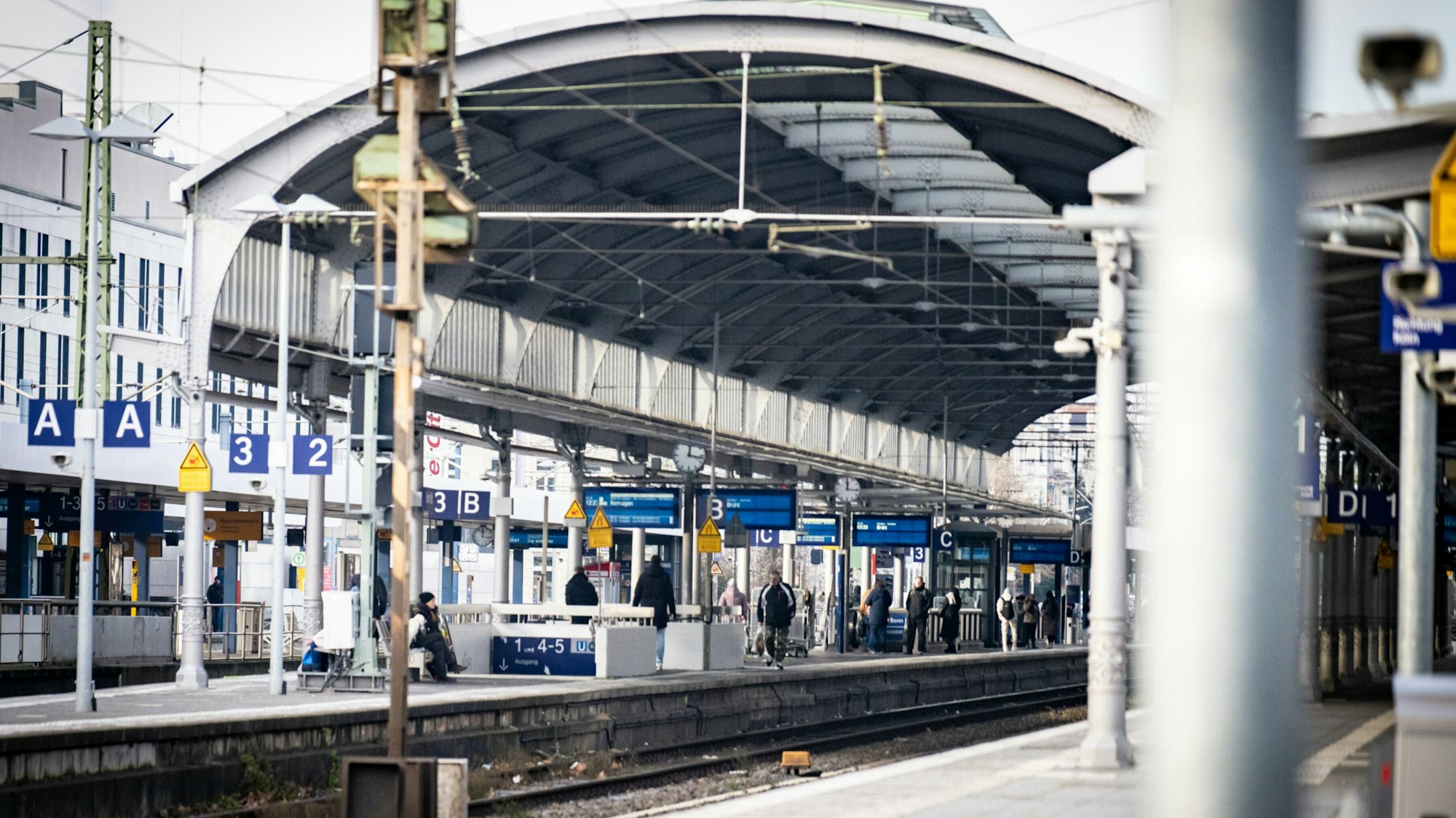 Wegen Arbeiten am elektronischen Stellwerk kommt es zwischen Bonn und Remagen zu Zugausfällen und Schienenersatzverkehr