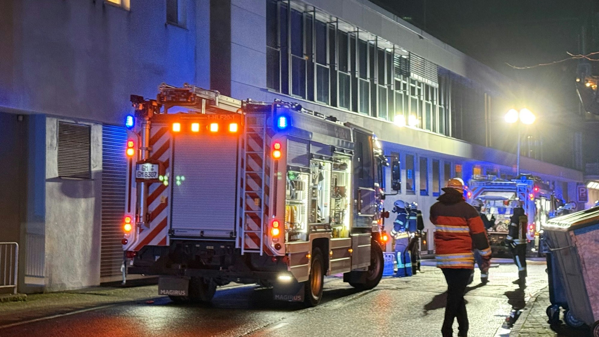 Mehrere Löschwagen sind im Einsatz: