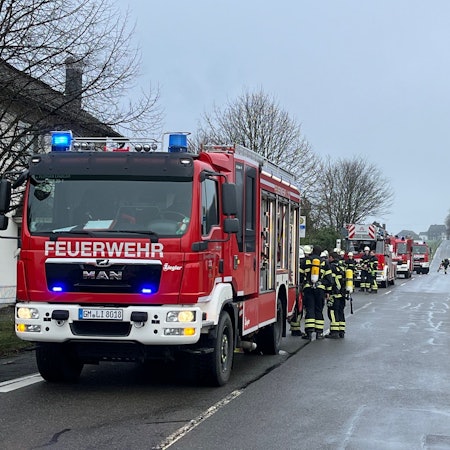 Beim Eintreffen stellte sich für die Kameraden unter dem Kommando von Stefan Horn heraus, dass es nicht im Keller brannte.