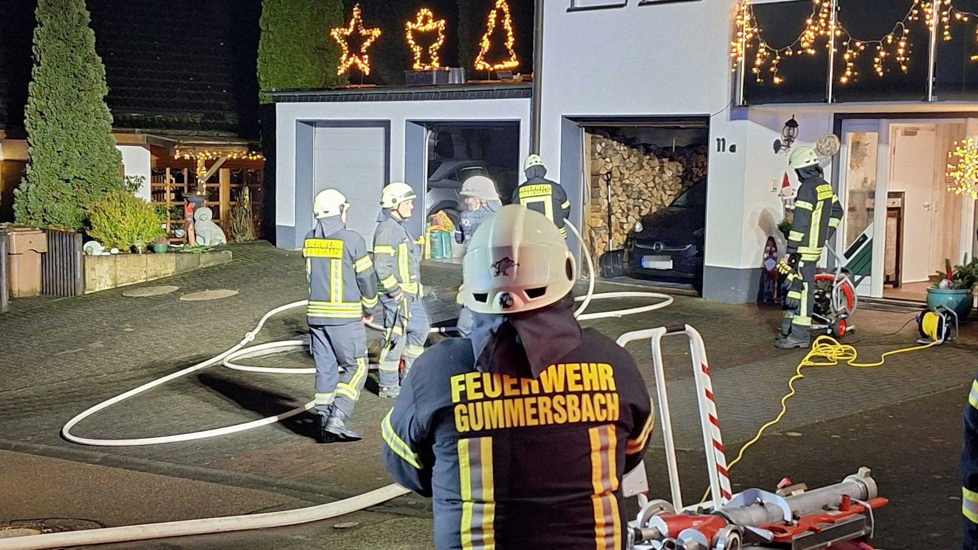 Nach ersten Erkenntnissen war Elektroschrott mit defekten Batterien in Flammen aufgegangen.
