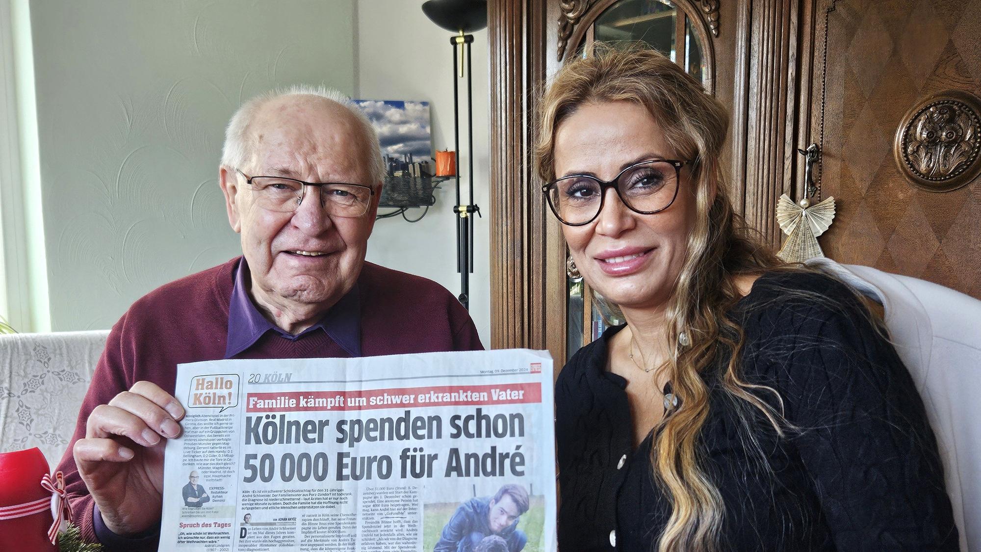 Die beiden Initiatoren der Spendensammlung im Kreis Euskirchen mit einem Zeitungsbericht im Kölner Express über das Schicksal des erkrankten Familienvaters und die Spendenaktion in Köln.