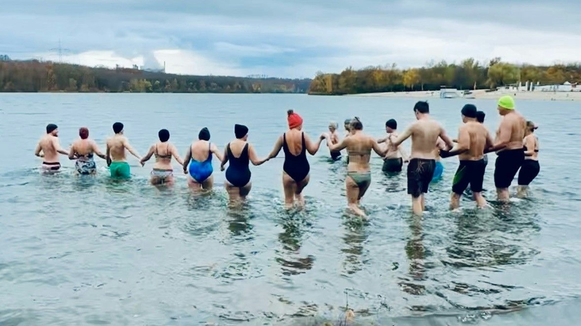 Eisbaden hat viele gesundheitliche Vorteile, das ist auch wissenschaftlich belegt.