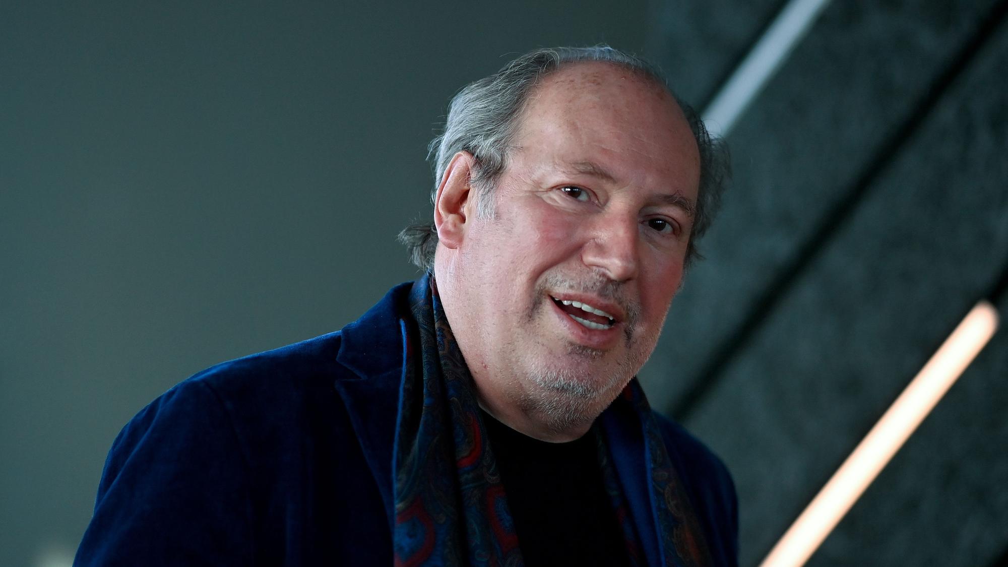 Hans Zimmer beantwortet die Fragen der Journalisten. Der deutsche Komponist Hans Zimmer ist für die Filmmusik in «Dune» mit dem Oscar ausgezeichnet worden. Das gab die US-Filmakademie in der Nacht zu 28.03.2022 bekannt. +++ dpa-Bildfunk +++