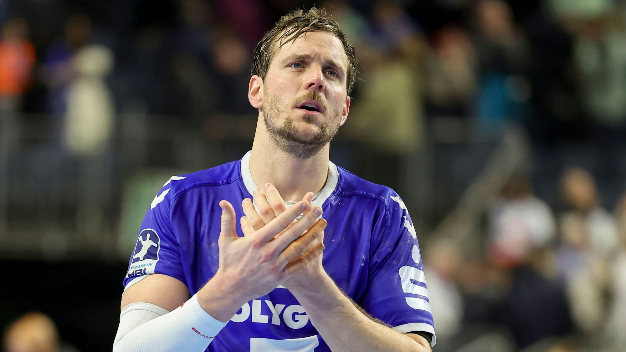 Kentin Mahe´reckt die Hände in Verzweiflung.