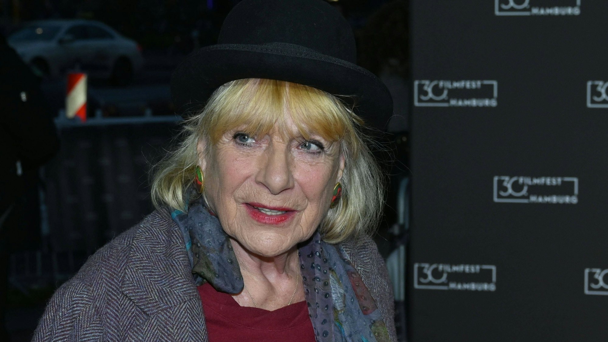 Hannelore Hoger zu Gast auf dem roten Teppich zur Eröffnung des 30. Hamburger Filmfest im Cinemaxx am Dammtor.