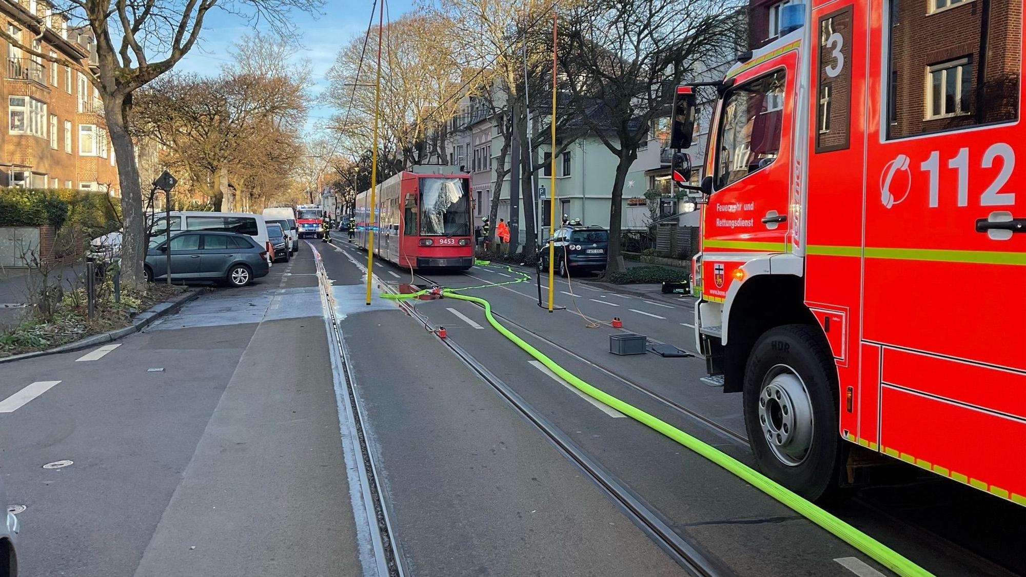 Bonn Kessenich Dach Von Stra enbahn F ngt Feuer Rundschau Online bonn-kessenich-dach-von-stra-enbahn-f-ngt-feuer-rundschau-online