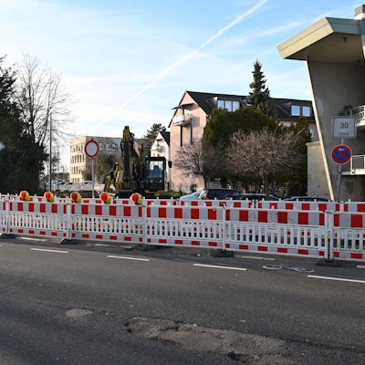Das Foto zeigt eine Baustellen-Absperrung in Kerpen.