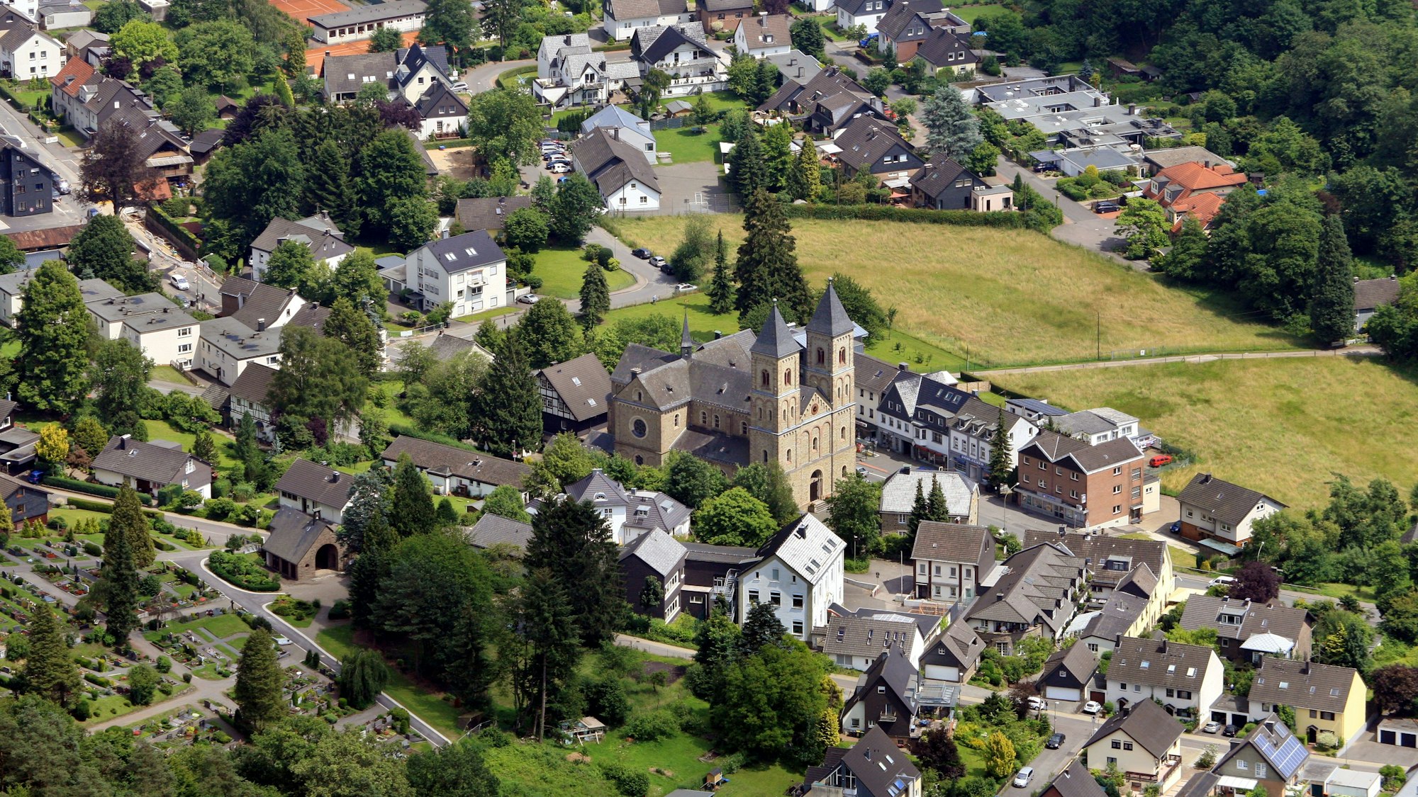 Eine Luftbildaufnahme des Sülztaler Doms.