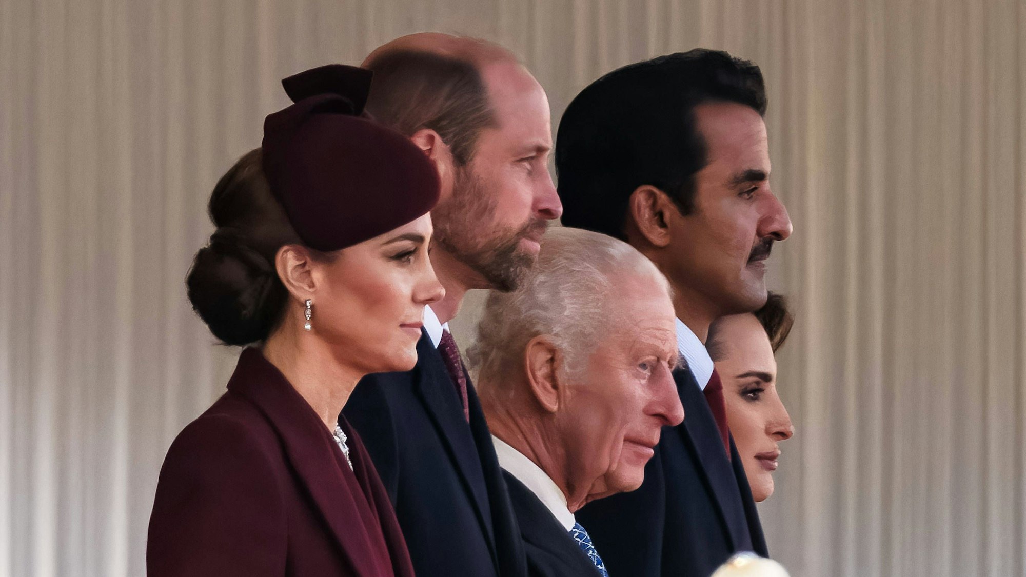 (l-r) Prinzessin Kate, Prinz William und König Charles beim Staatsbesuch des Emirs von Katar.