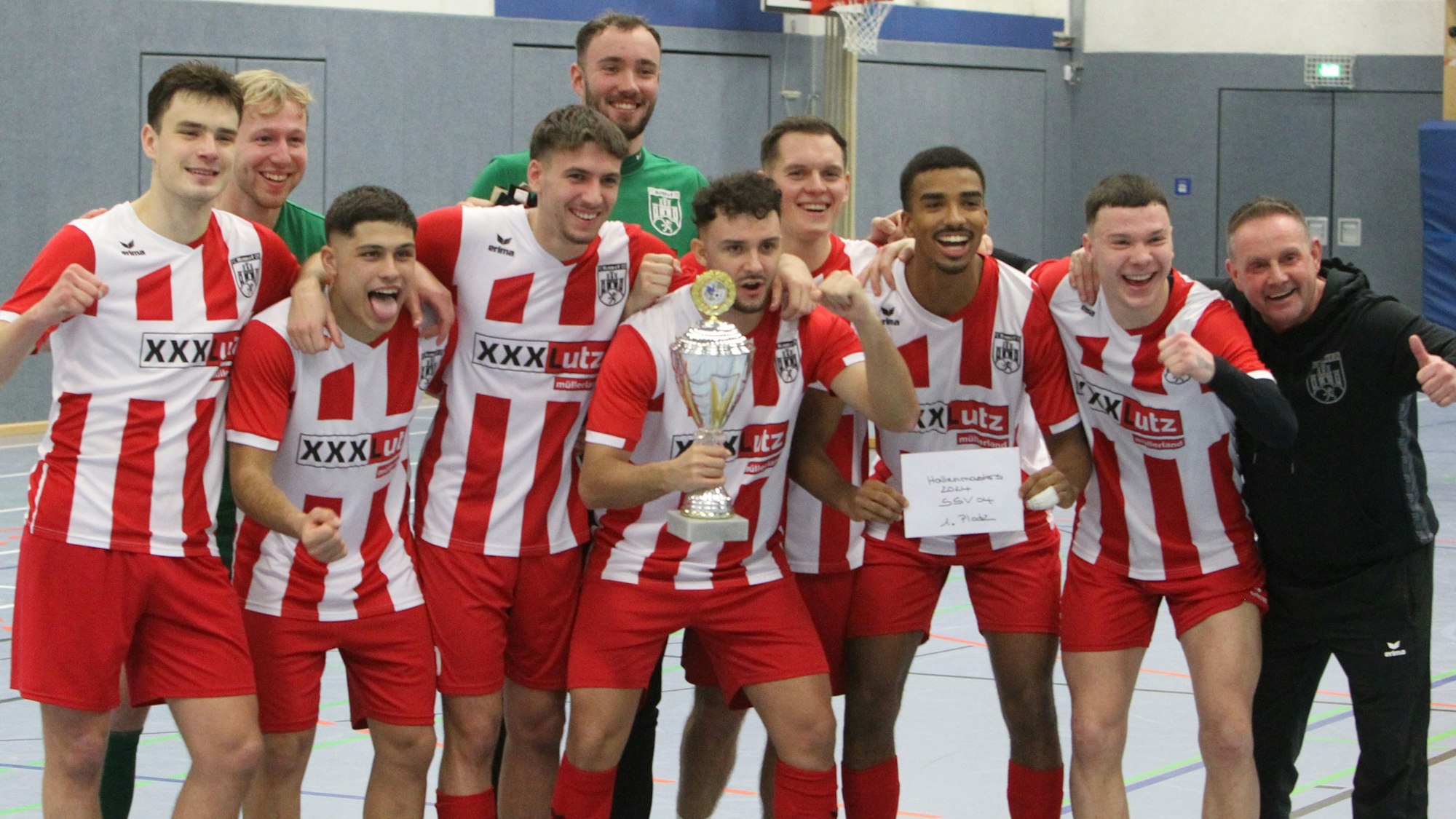 Der FC Hennef 05 verteidigte beim Hallenturnier des Siegburger SV 04 den Titel.