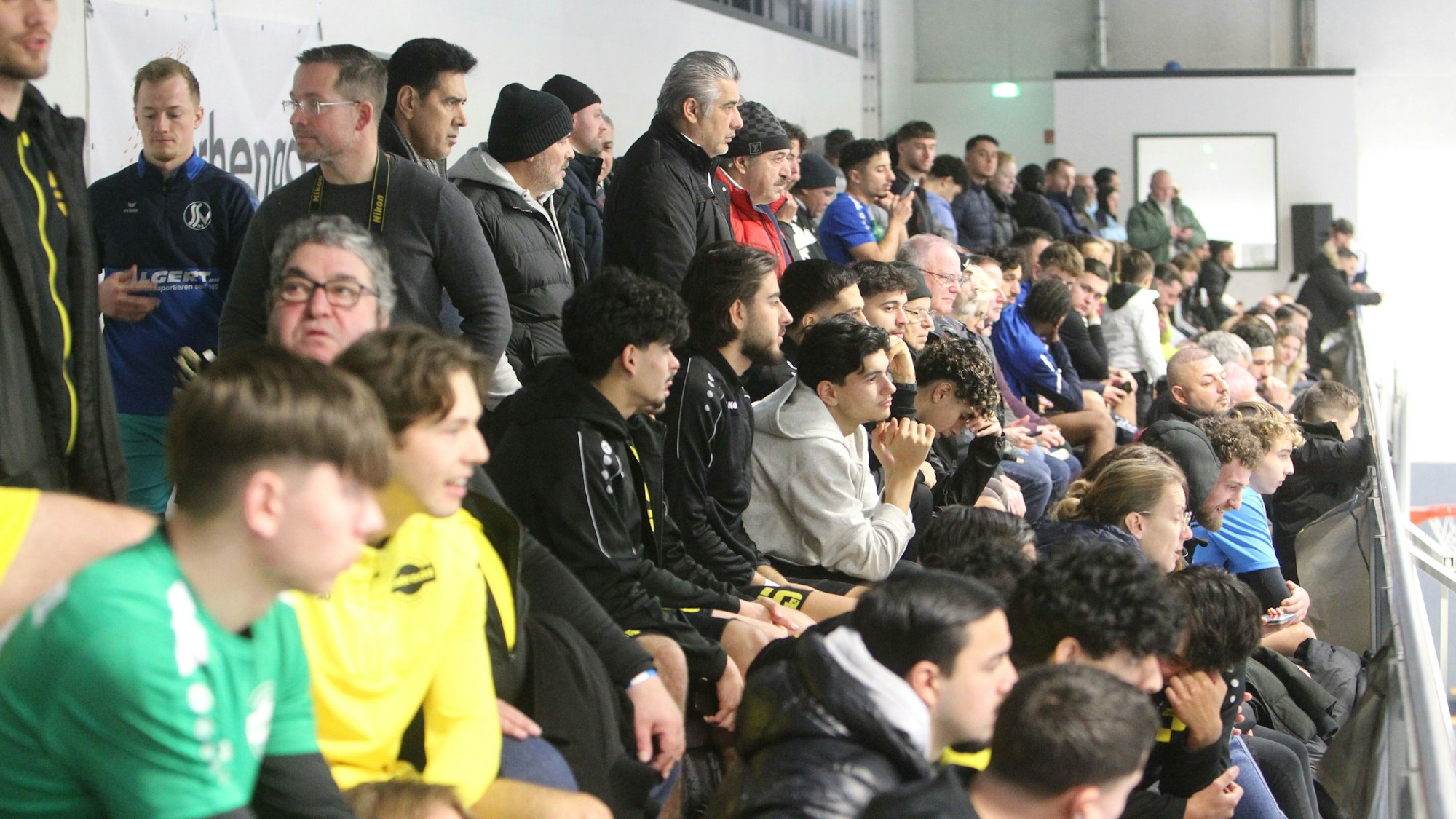 Pickepackevoll war die Tribüne während der Gruppenphase besetzt.