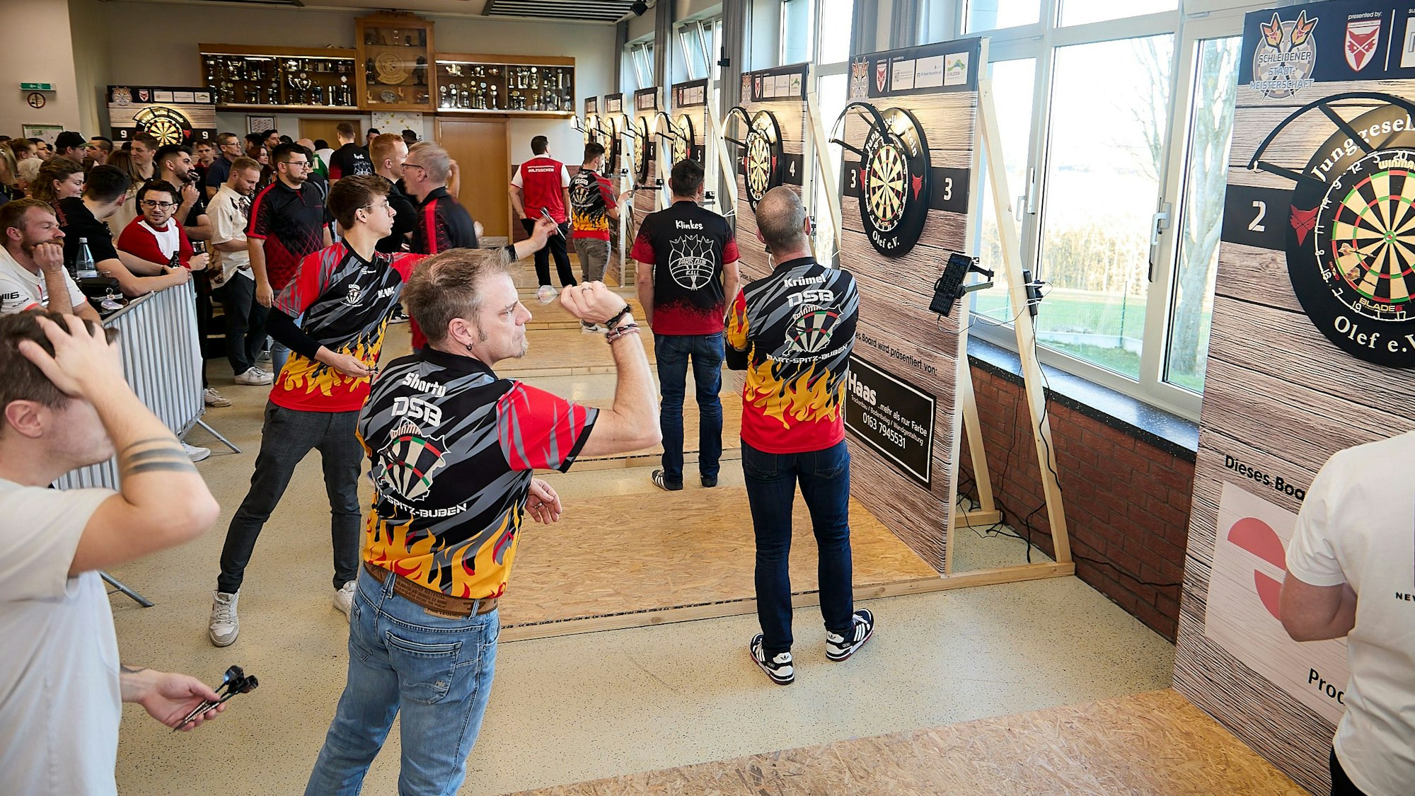 An insgesamt zehn Scheiben wird im Bürgerhaus in Schleiden-Herhahn Darts gespielt.