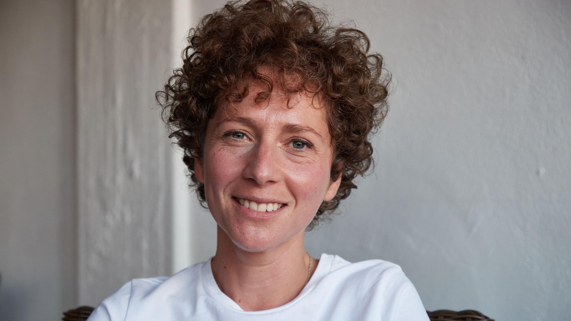 Die Autorin Sasha Marianna Salzmann ist auf der Poetica in Köln zu Gast
