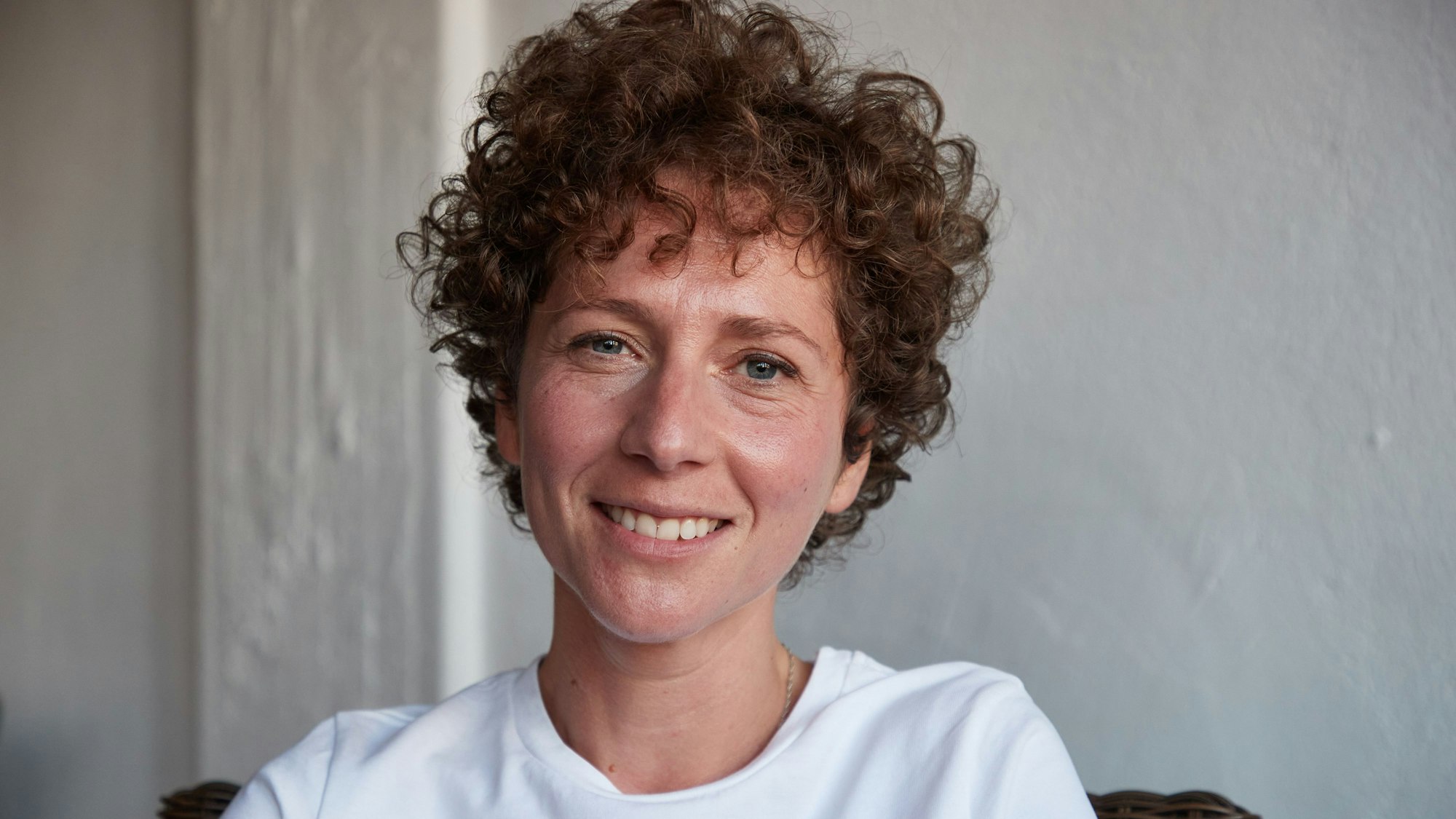 Die Autorin Sasha Marianna Salzmann ist auf der Poetica in Köln zu Gast