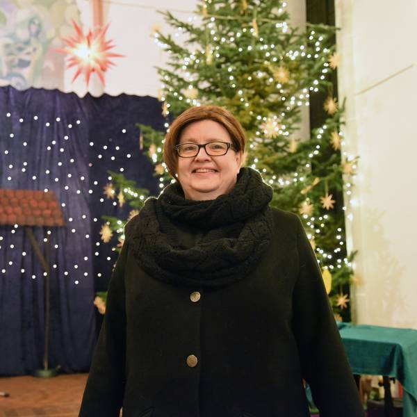 Das Foto zeigt die neue Pfarrerin Dagmar Krauth Zirk in der Evangelischen Kirche in Wipperfürth.