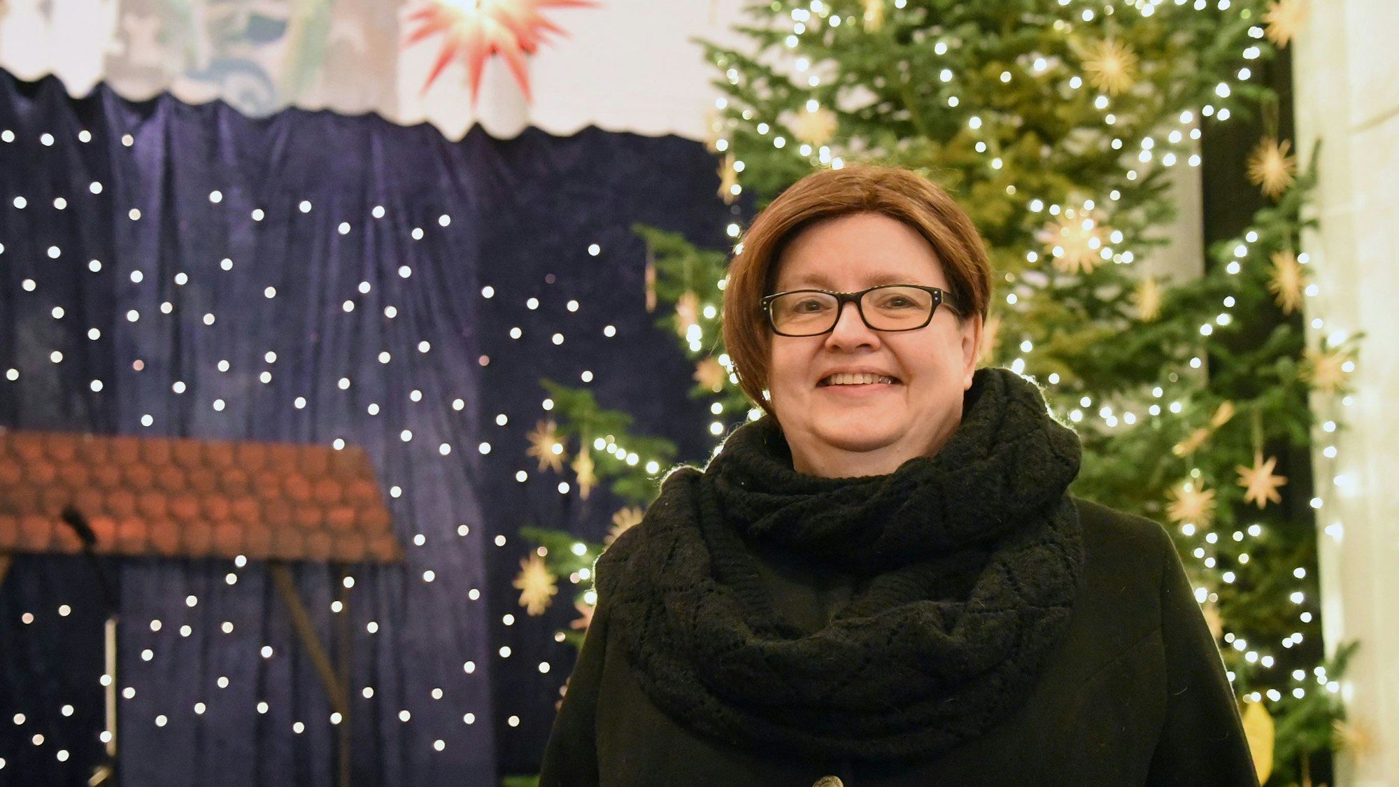 Das Foto zeigt die neue Pfarrerin Dagmar Krauth Zirk in der Evangelischen Kirche in Wipperfürth.